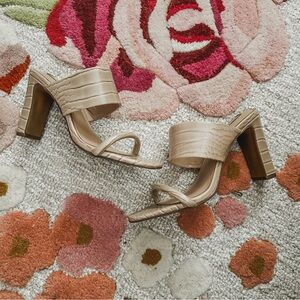 NIB [steven by steve madden] jive croc embossed sandal in nude